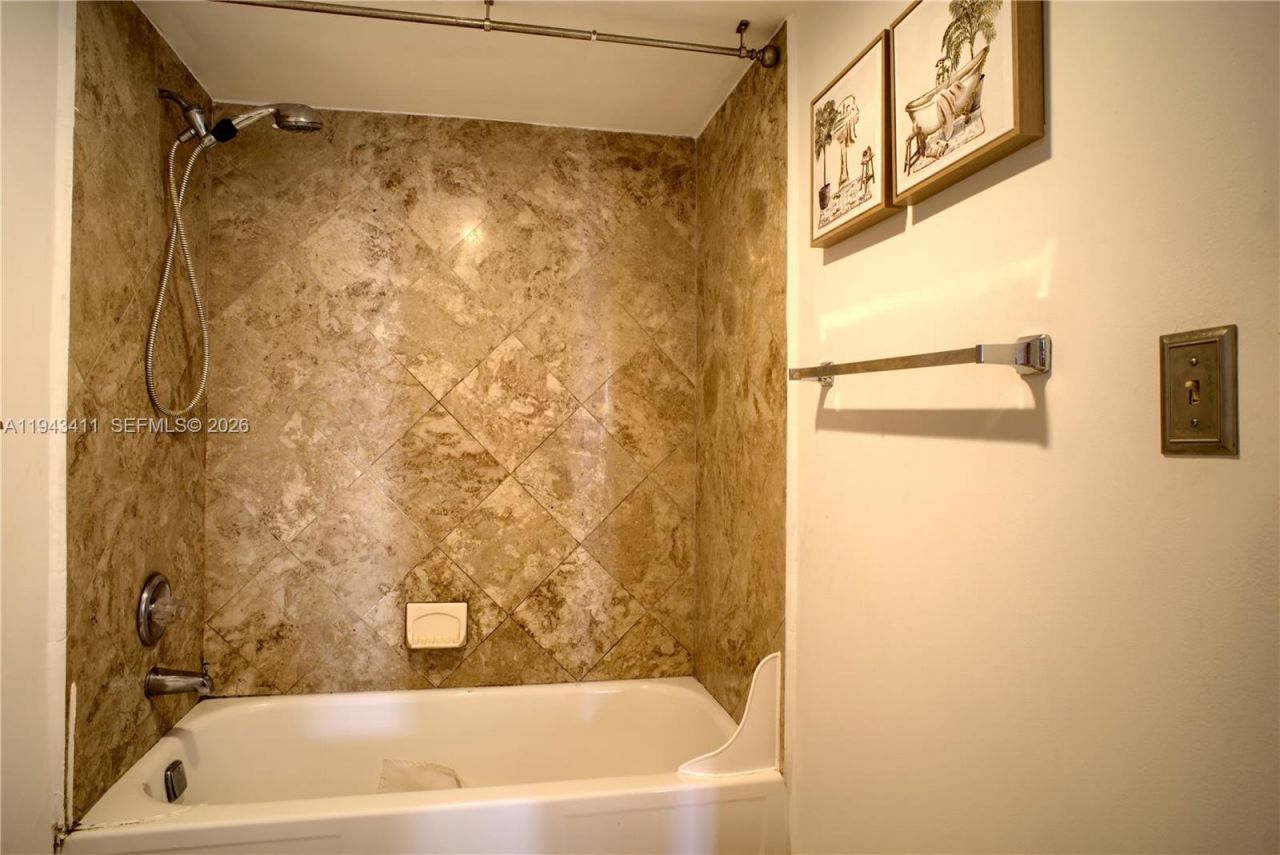 210 174th St, Unit 1008, Sunny Isles Beach, FL 33160 Photo