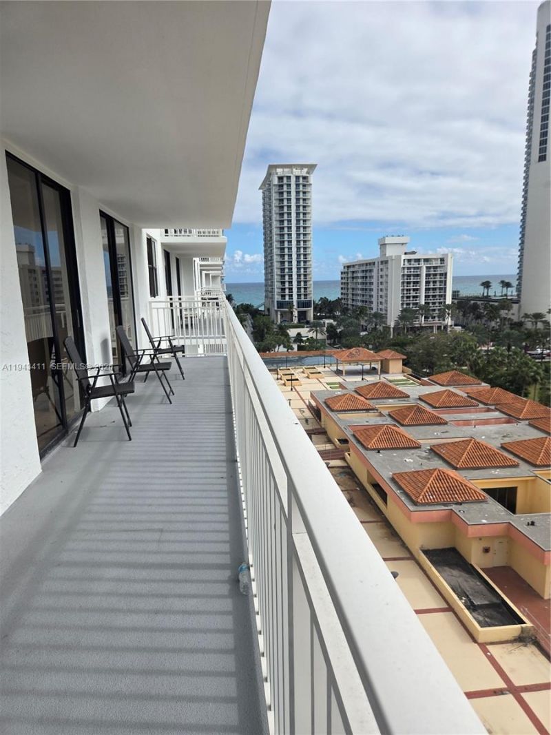 210 174th St, Unit 1008, Sunny Isles Beach, FL 33160 Photo