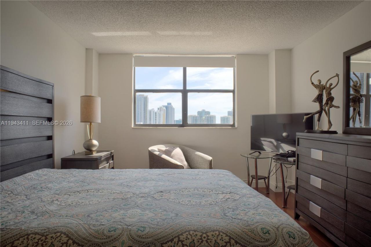 210 174th St, Unit 1008, Sunny Isles Beach, FL 33160 Photo