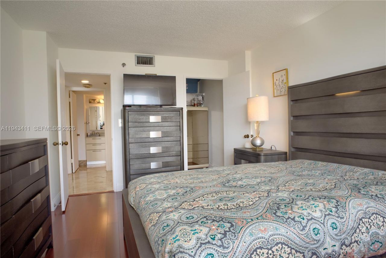 210 174th St, Unit 1008, Sunny Isles Beach, FL 33160 Photo