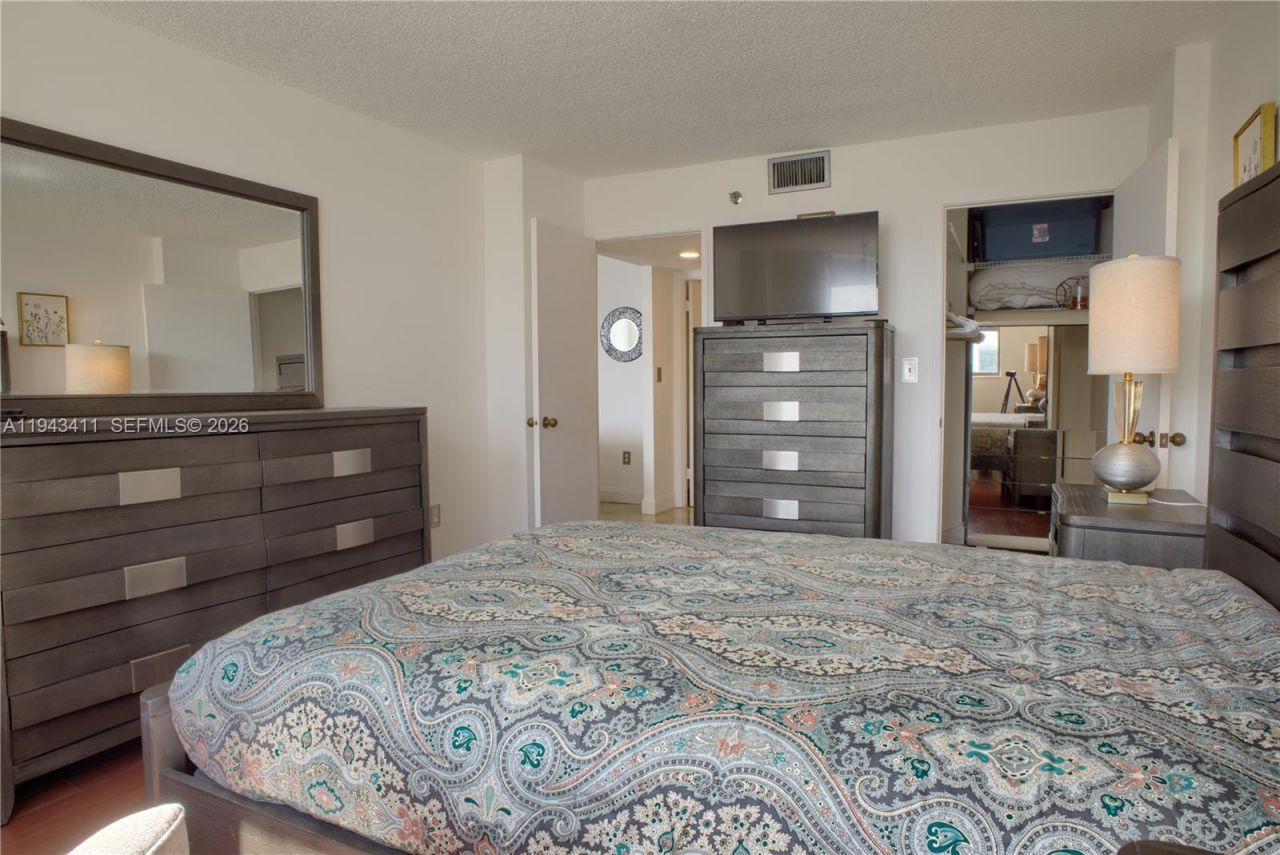 210 174th St, Unit 1008, Sunny Isles Beach, FL 33160 Photo