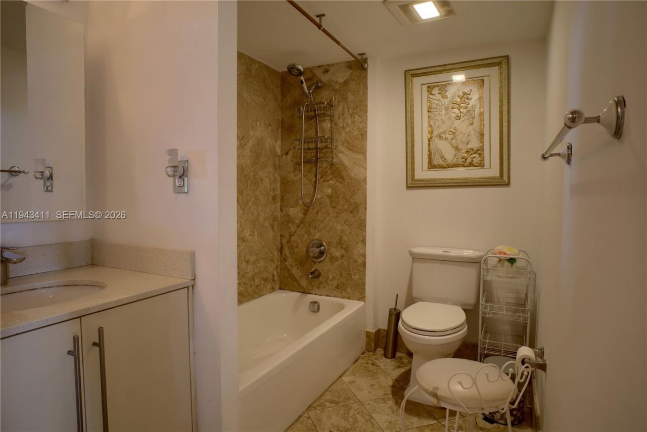 210 174th St, Unit 1008, Sunny Isles Beach, FL 33160 Photo