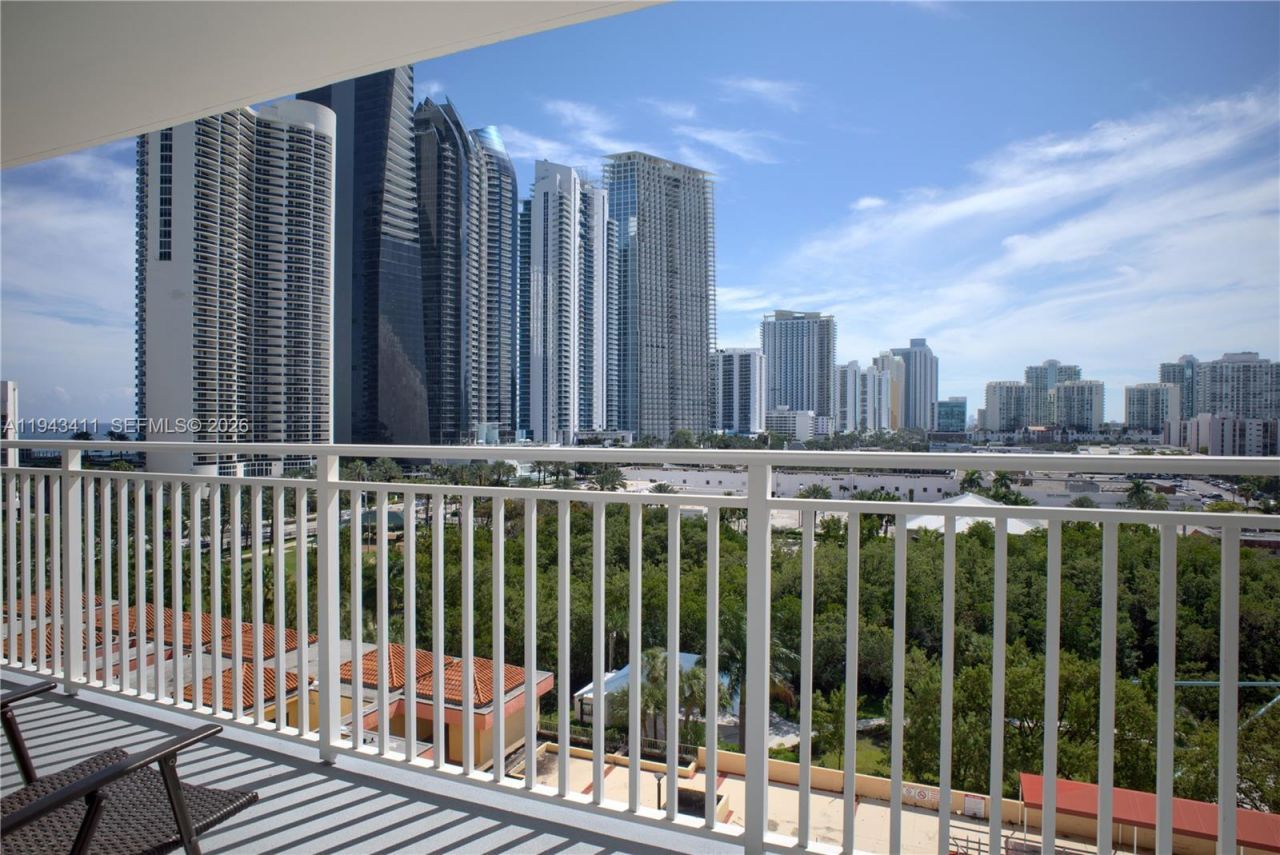 210 174th St, Unit 1008, Sunny Isles Beach, FL 33160 Photo