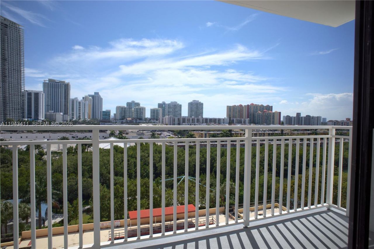 210 174th St, Unit 1008, Sunny Isles Beach, FL 33160 Photo