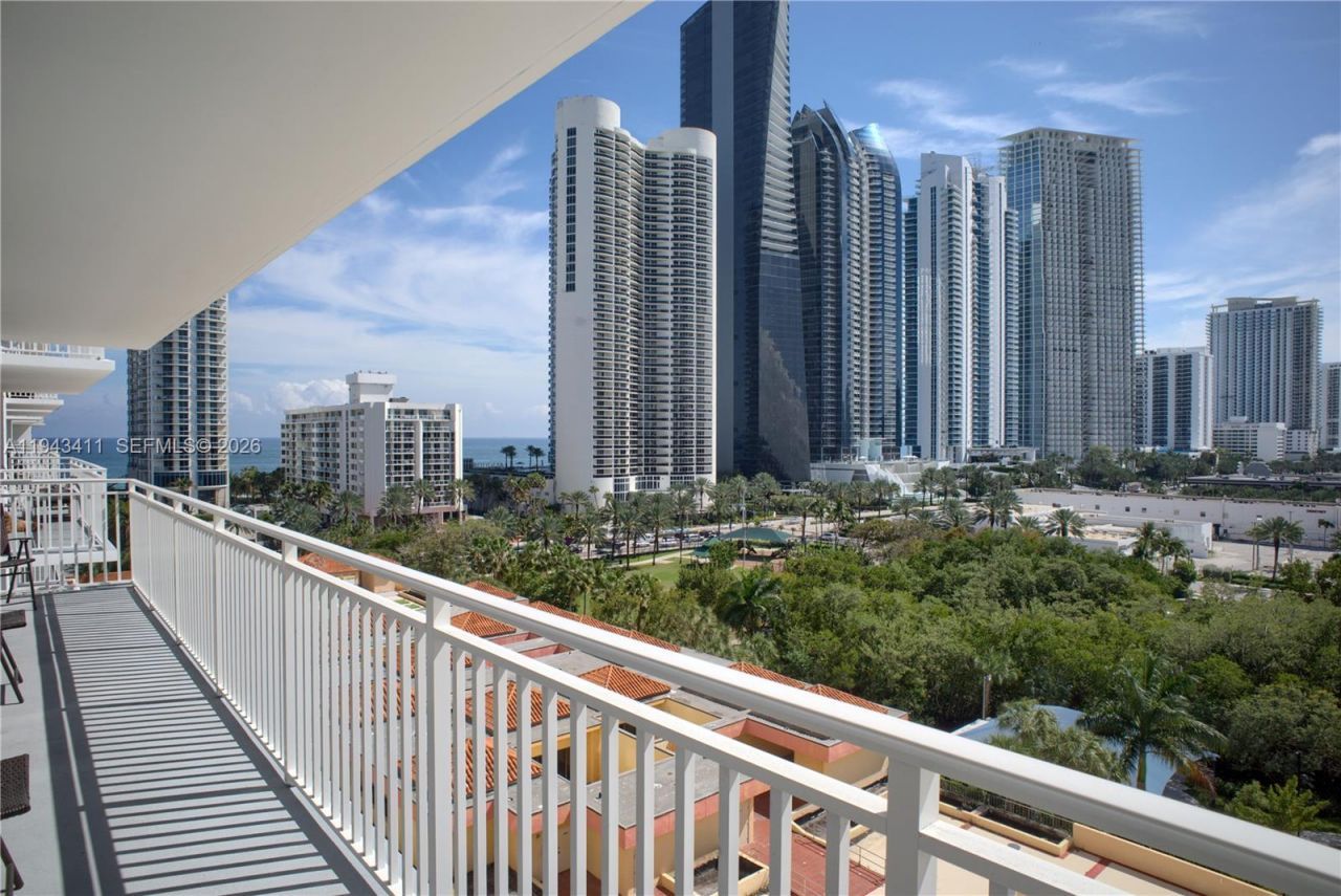 210 174th St, Unit 1008, Sunny Isles Beach, FL 33160 Photo
