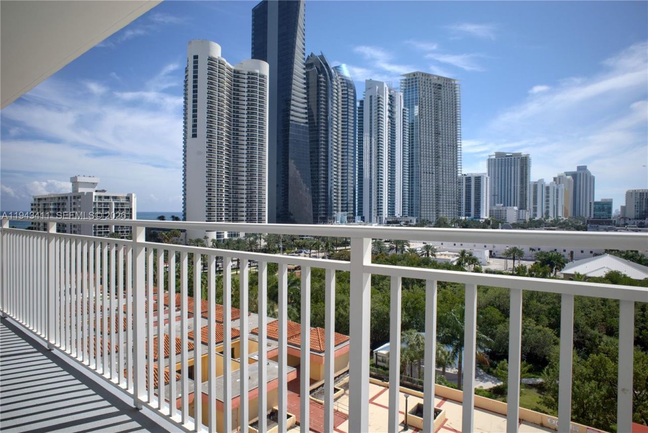 210 174th St, Unit 1008, Sunny Isles Beach, FL 33160 Photo