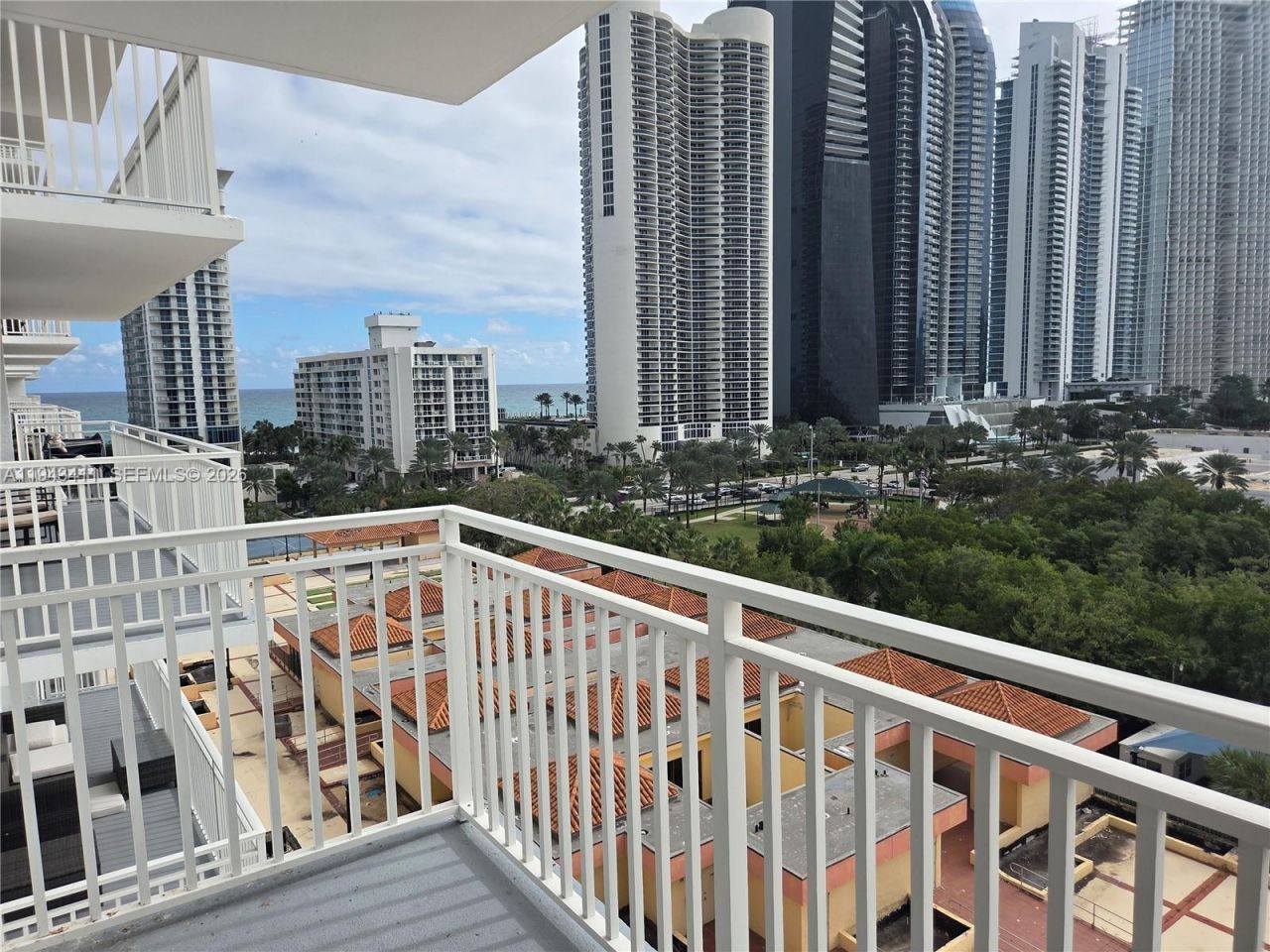 210 174th St, Unit 1008, Sunny Isles Beach, FL 33160 Photo