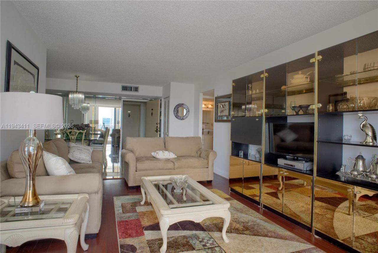 210 174th St, Unit 1008, Sunny Isles Beach, FL 33160 Photo
