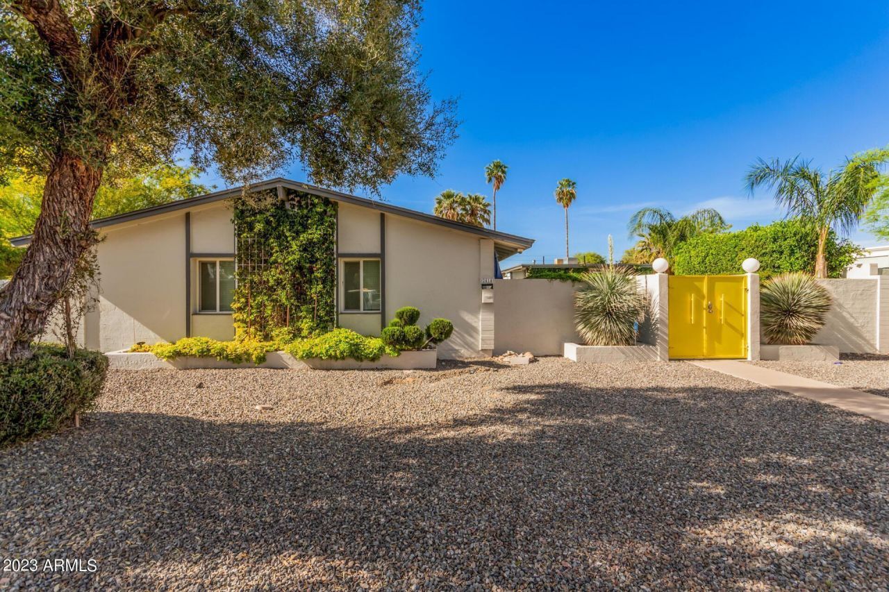 2414 W Paradise Drive, Phoenix, AZ 85029 Main Photo