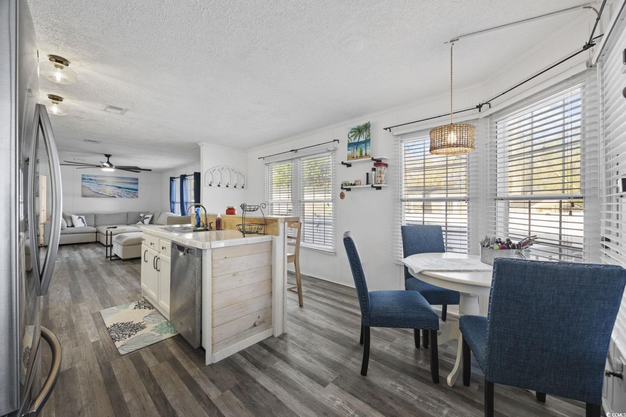 944 Pine Thicket St. Photo 10