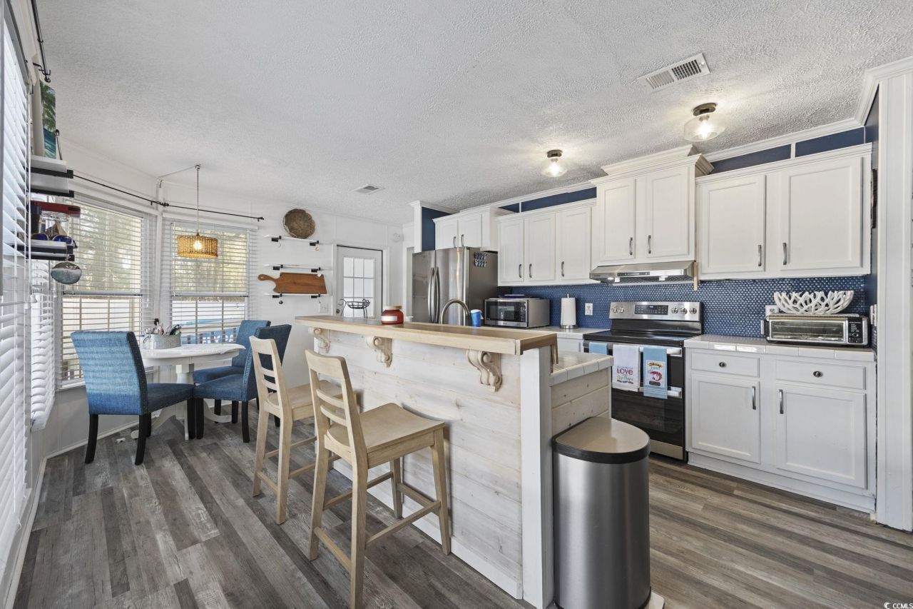 944 Pine Thicket St. Photo 11