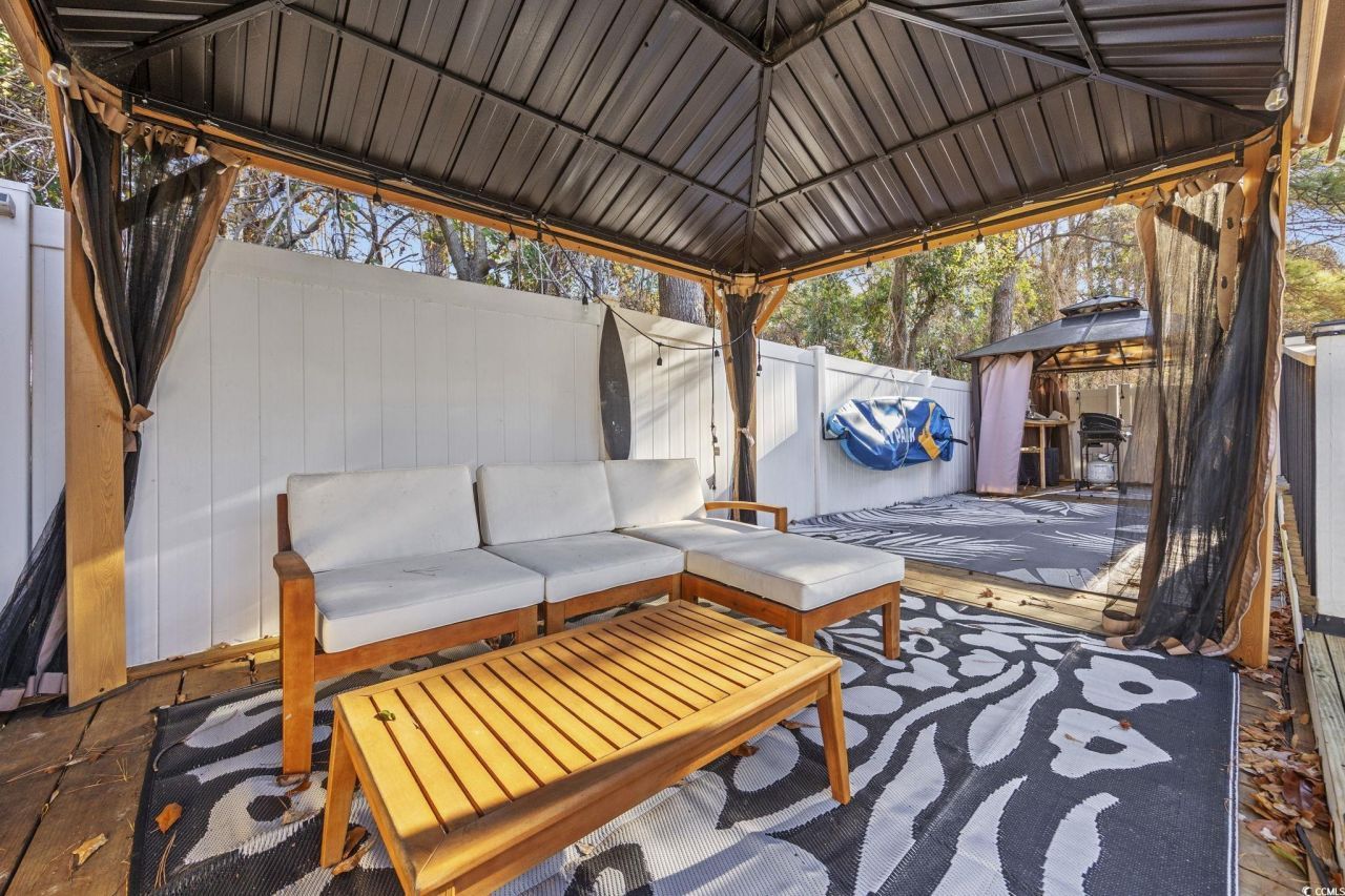 944 Pine Thicket St. Photo 21