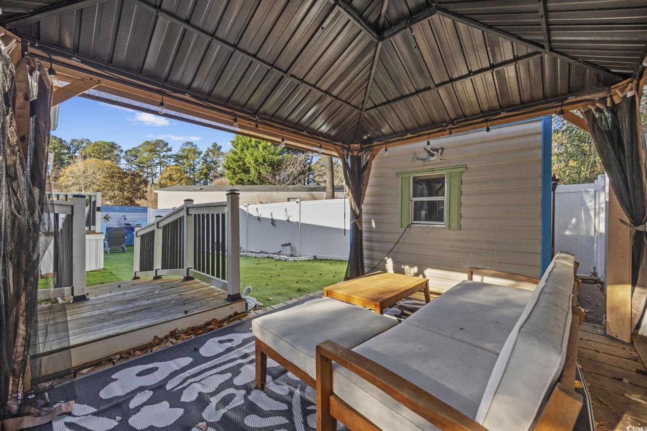 944 Pine Thicket St. Photo 24