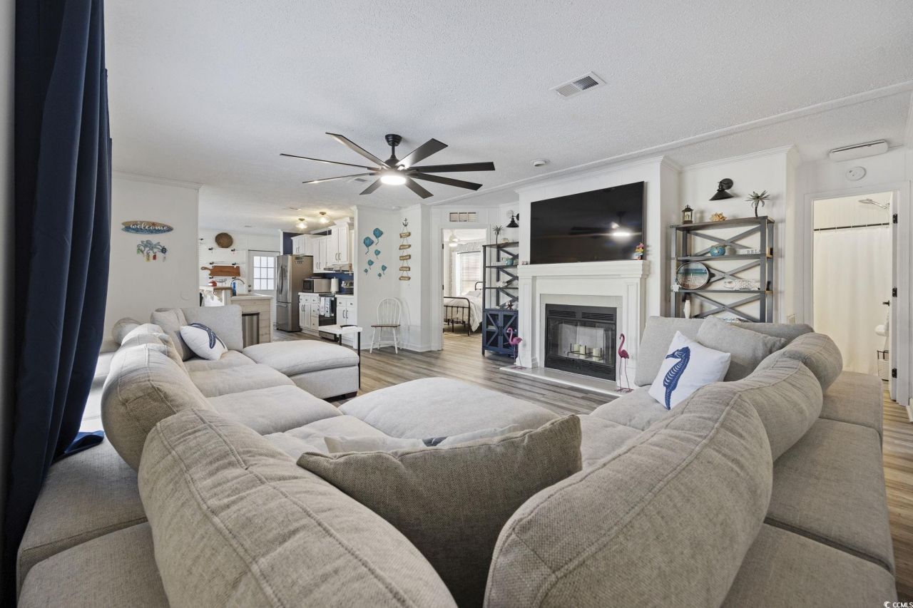 944 Pine Thicket St. Photo 5