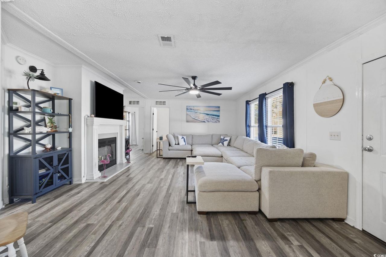 944 Pine Thicket St. Photo 6