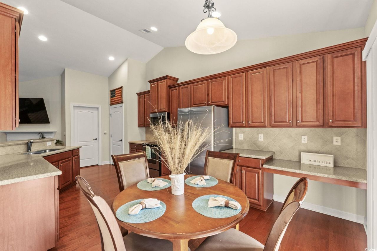 1461 Thames Ct. Photo 16