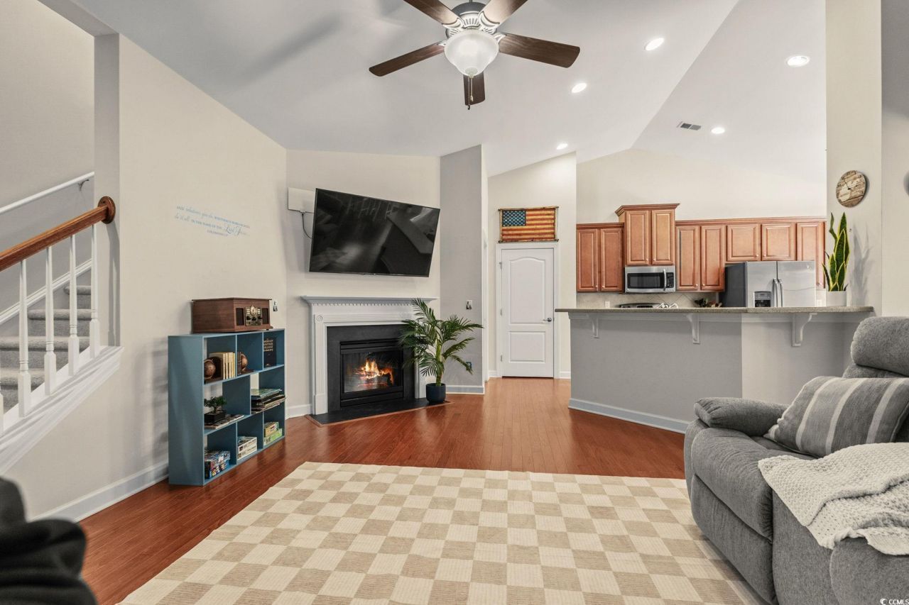 1461 Thames Ct. Photo 8