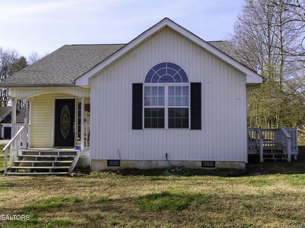 1406 Johnson St, Etowah, TN 37331