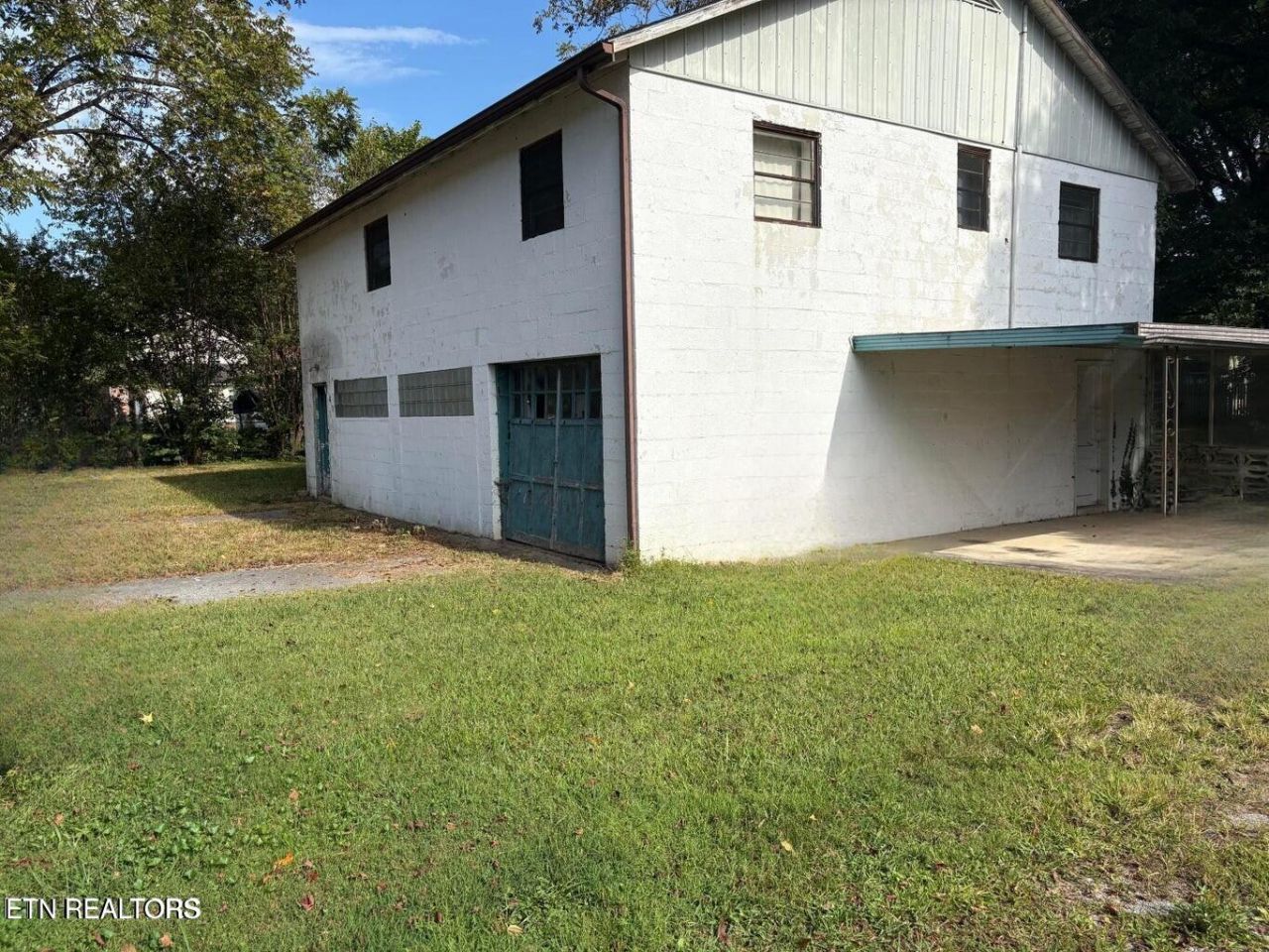 498 W Rhea Ave, Spring City, TN 37381 Main Photo