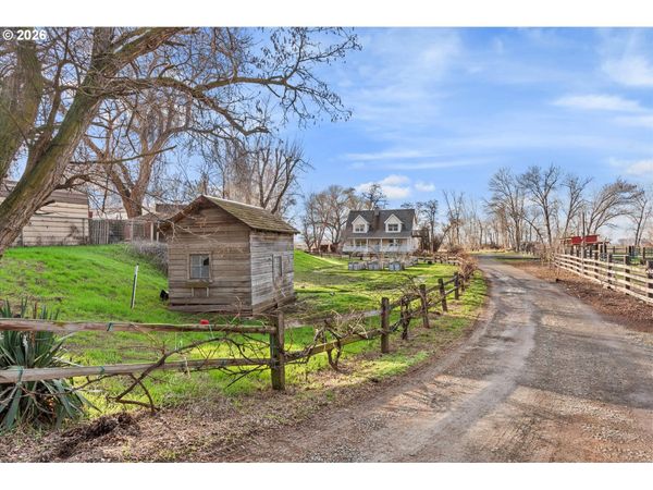 10 W SPRAGUE ST, Echo, OR 97826