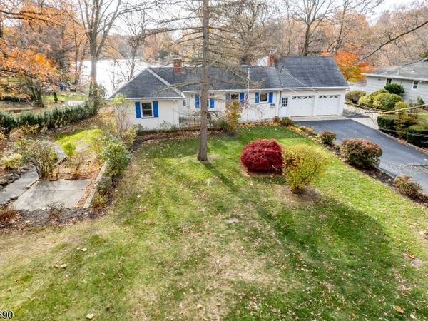 23 Cabot Ln, Kinnelon, NJ 07405