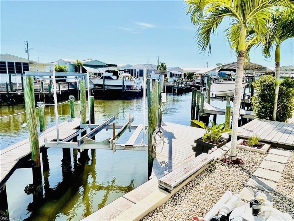 3064 Sloop Ln, Saint James City, FL 33956 Photo