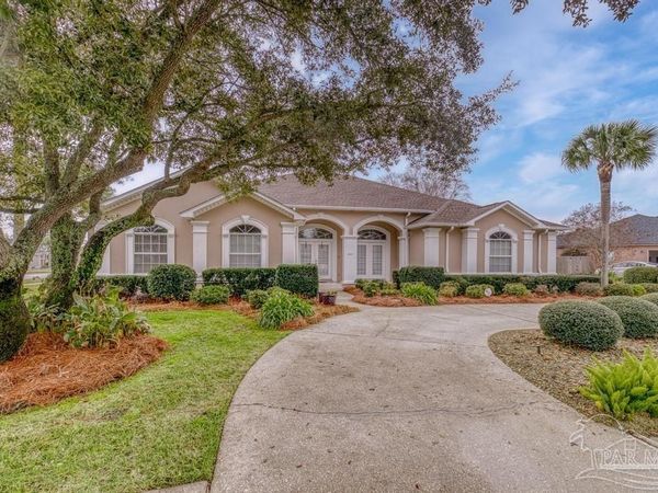 2537 Meek St, Gulf Breeze, FL 32563