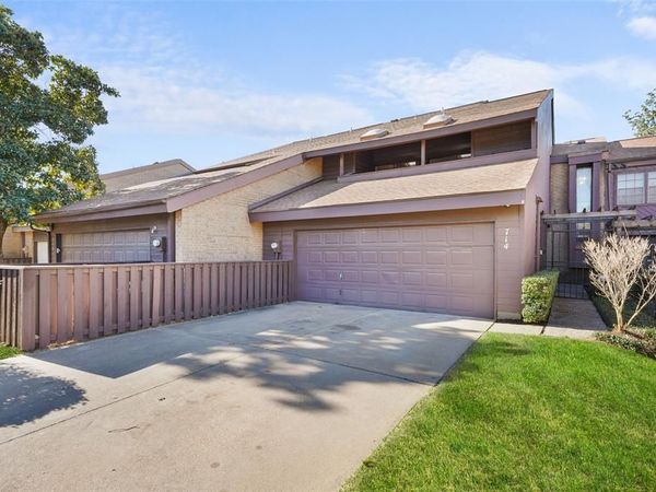 714 Oakwood Trail, Fort Worth, TX 76112