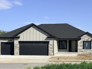 613 Valley Road, Papillion, NE 68046