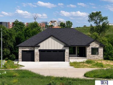 613 Valley Road, Papillion, NE 68046