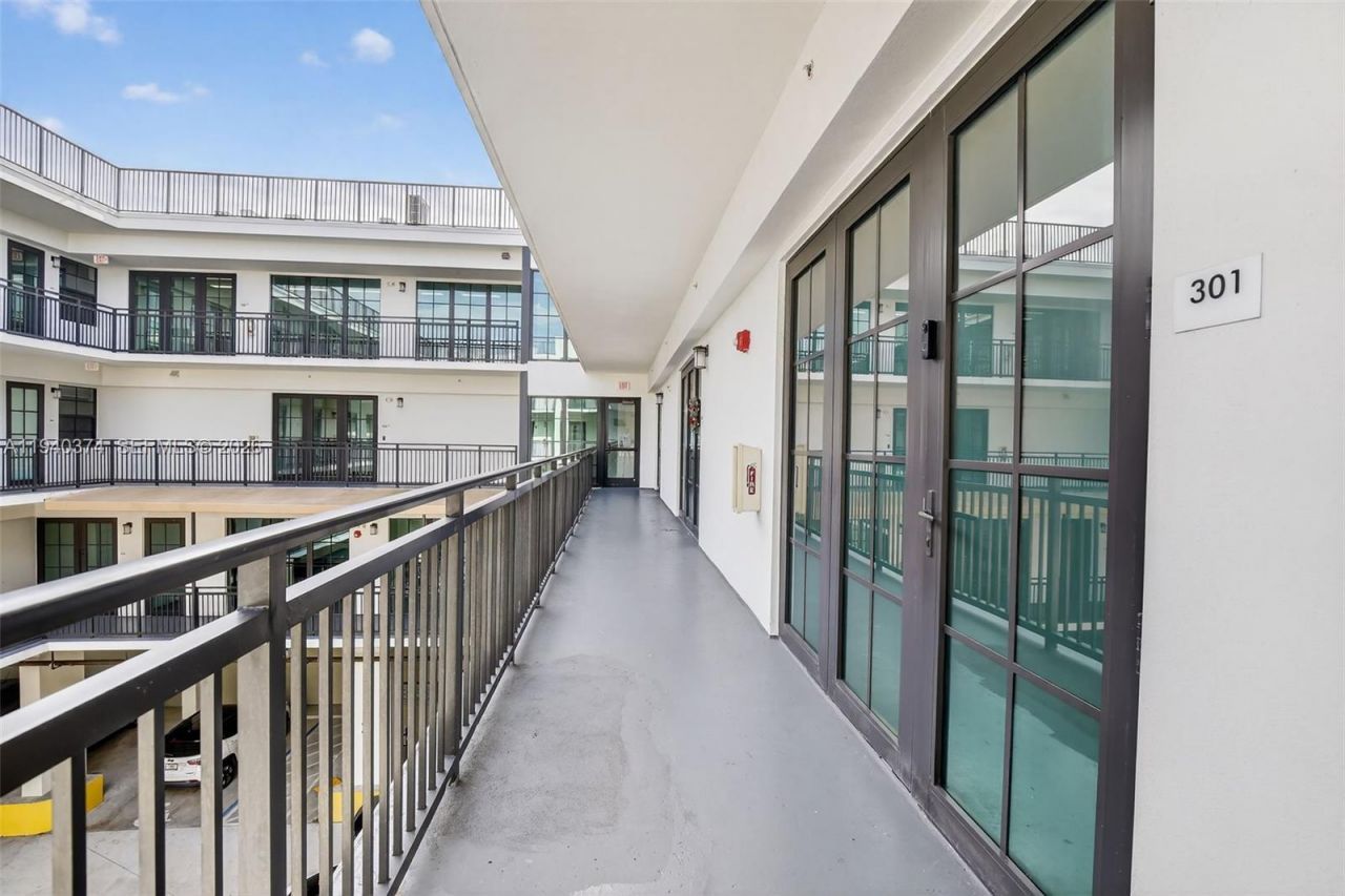 4100 SW 64th Ave , Unit 301, Davie, FL 33314 Photo