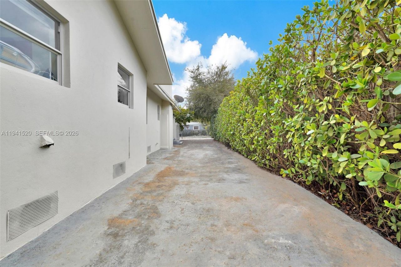 37 NW 47th St, Miami, FL 33127 Photo