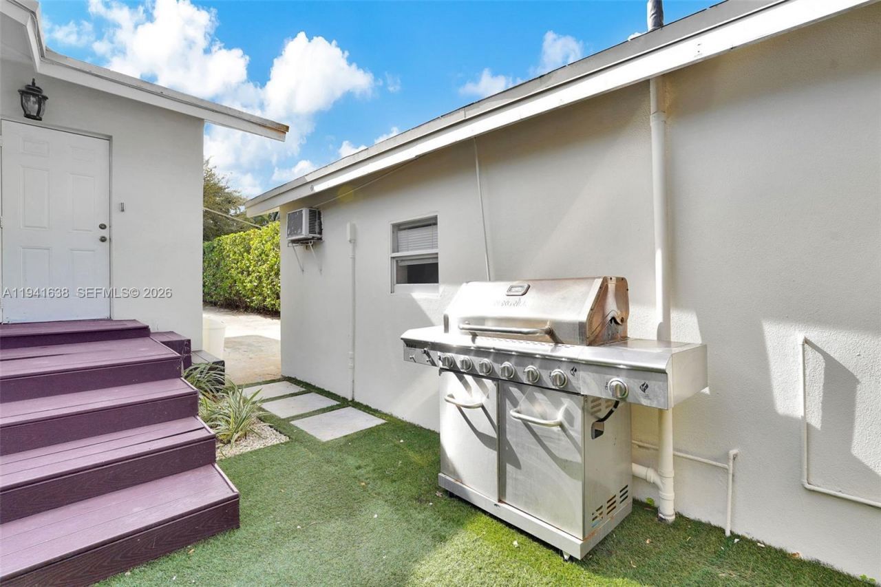 37 NW 47th St, Miami, FL 33127 Photo