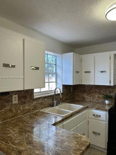 958 E 21st St, Hialeah, FL 33013 Photo