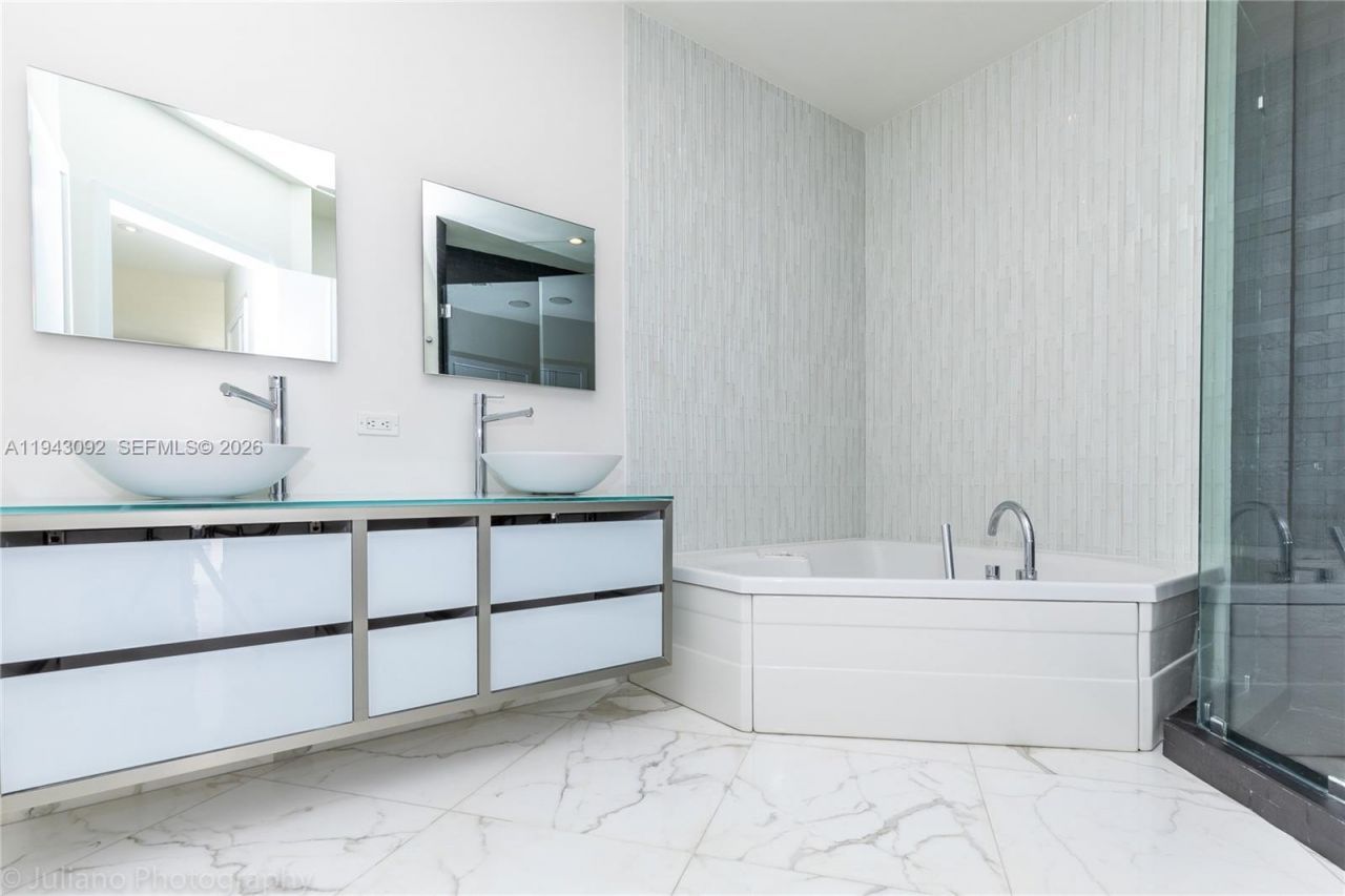 901 Brickell Key Blvd, Unit 3407, Miami, FL 33131 Photo