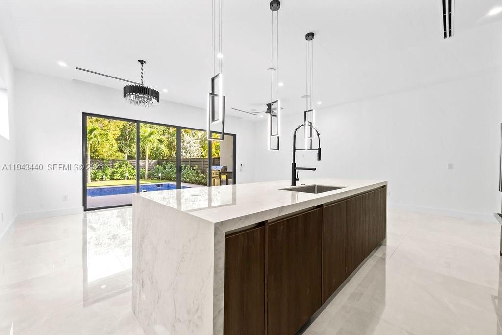 1122 NE 10th Ave, Fort Lauderdale, FL 33304 Photo