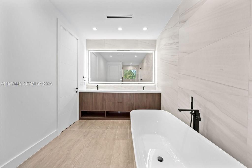 1122 NE 10th Ave, Fort Lauderdale, FL 33304 Photo