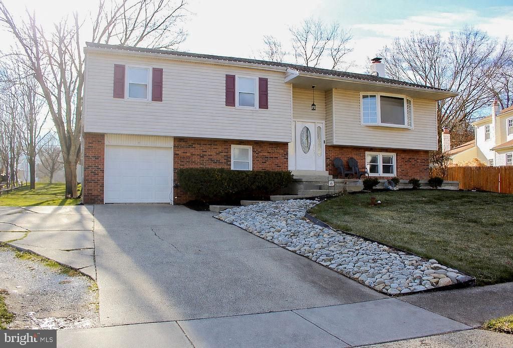 227 Hyde Park Place, Yardley, PA 19067 Main Photo