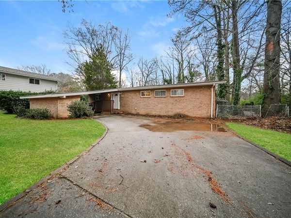 6560 Maddox Road , Morrow, GA 30260