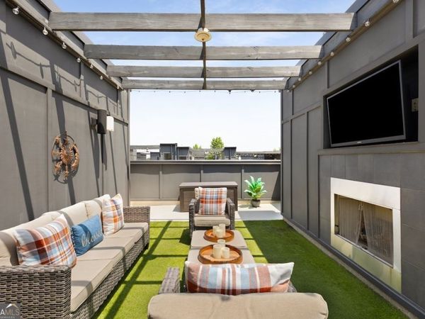 1300 Chelsea Circle NW, Atlanta, GA 30318