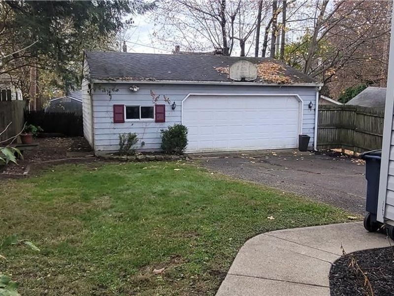 378 Cypress Avenue, Akron, OH 44301 Photo 2