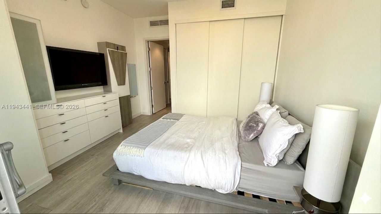 488 NE 18th St, Unit 700, Miami, FL 33132 Photo