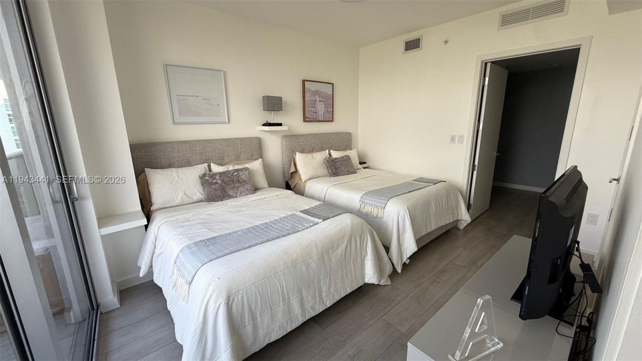 488 NE 18th St, Unit 700, Miami, FL 33132 Photo