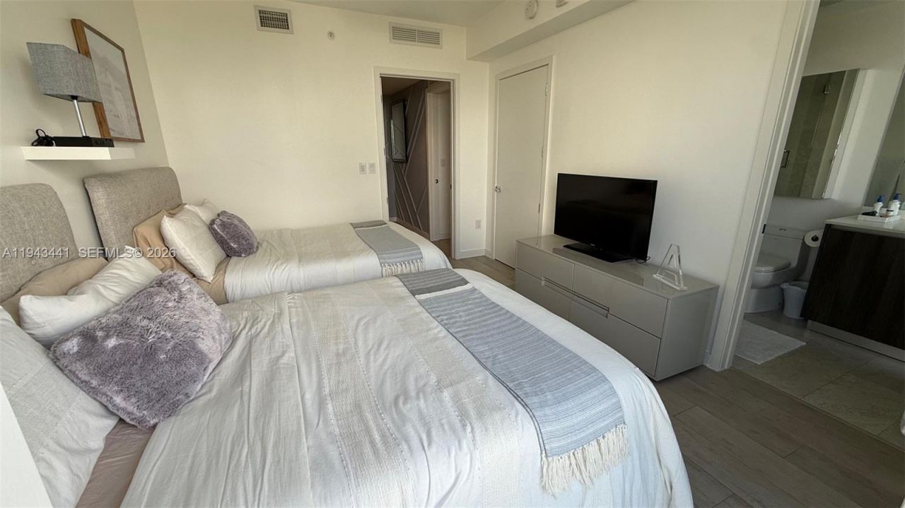 488 NE 18th St, Unit 700, Miami, FL 33132 Photo