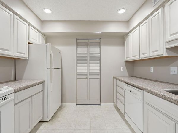 2670 Oxford Street N, Unit 202, Roseville, MN 55113