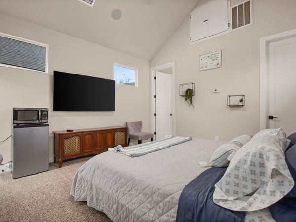 1105 S Meadows DR, Austin, TX 78758