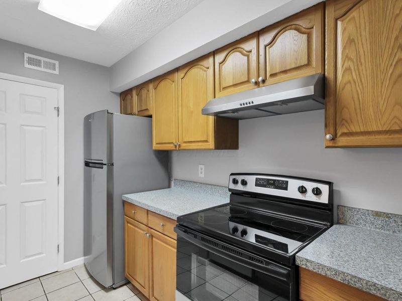 1642 Park Row Drive, Unit K, Columbus, OH 43235 Photo 17