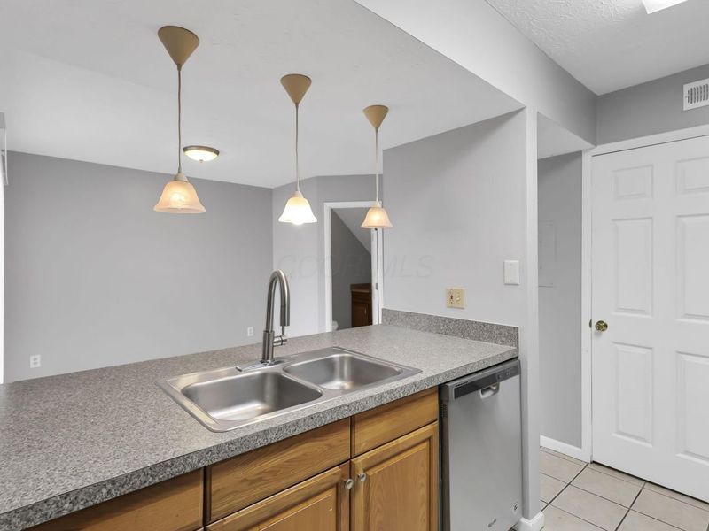 1642 Park Row Drive, Unit K, Columbus, OH 43235 Photo 18