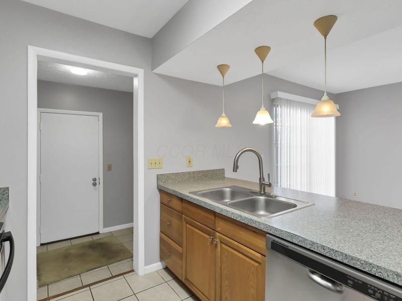 1642 Park Row Drive, Unit K, Columbus, OH 43235 Photo 19