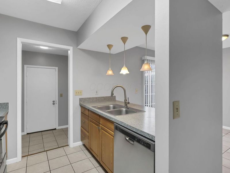 1642 Park Row Drive, Unit K, Columbus, OH 43235 Photo 20